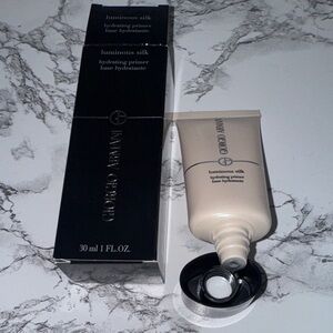NWT Giorgio Armani, luminous silk hydrating primer
Never used 
Still in box